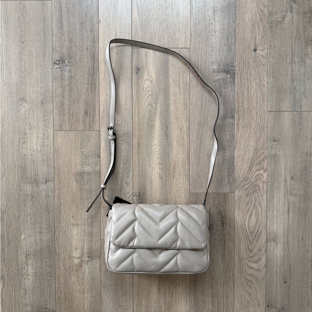 Elegant Vera Wang Taupe Quilted Shoulder Bag